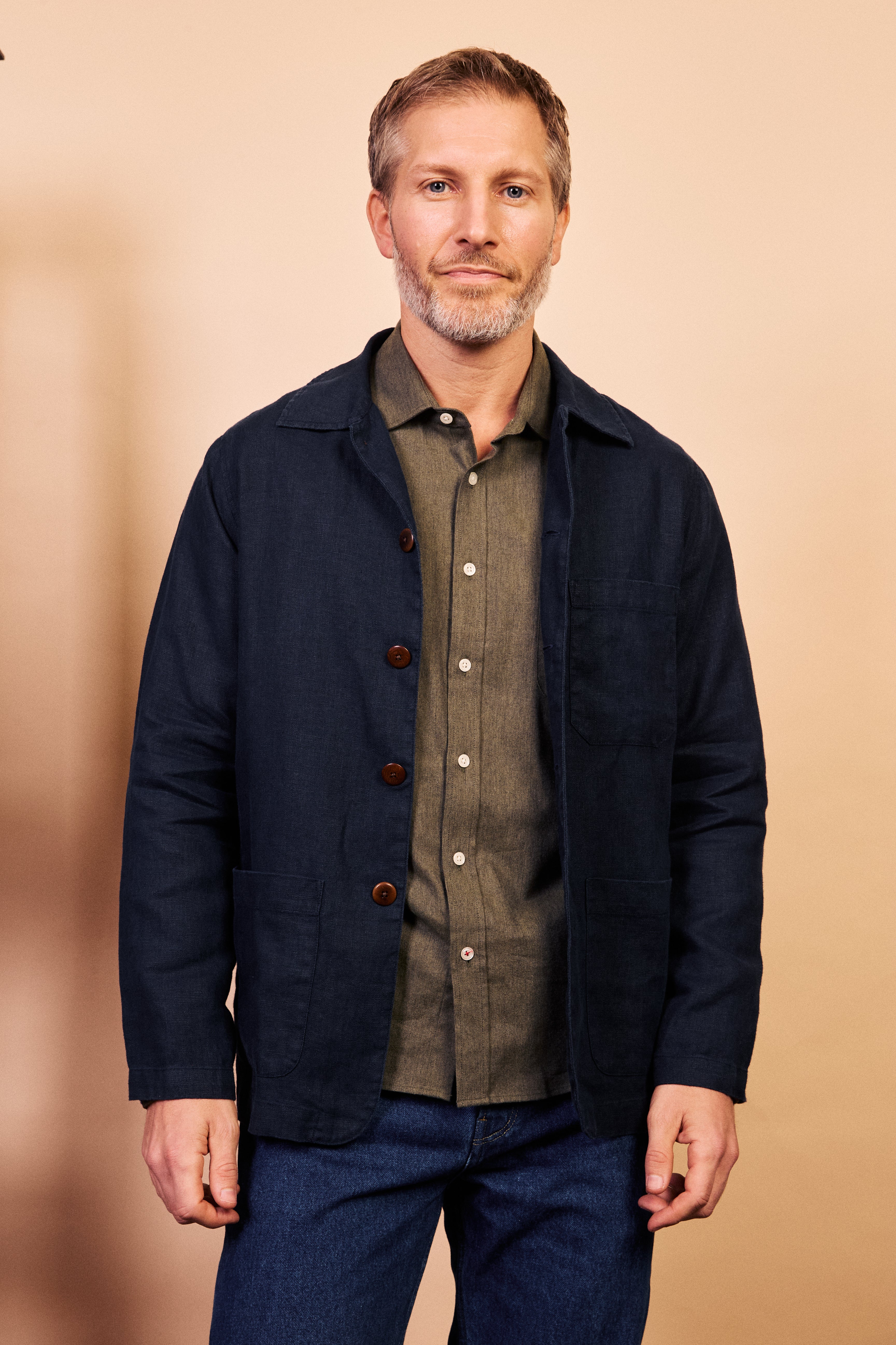 Linen Iffley Jacket Navy - pocket detail | Burrows & Hare
