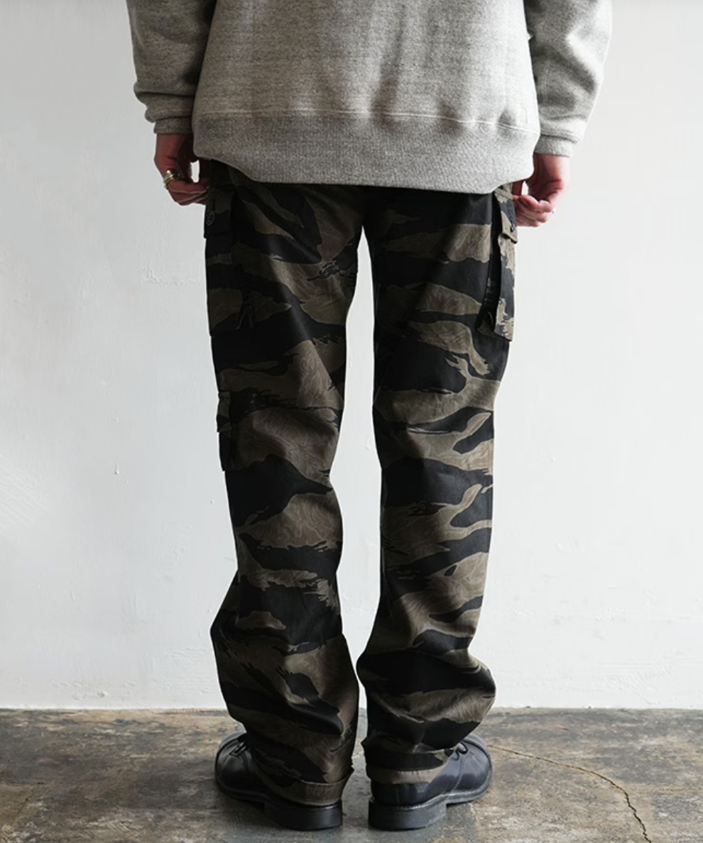 Side cargo pockets detail on Black Tiger Pattern Trousers by Buzz Rickson's.